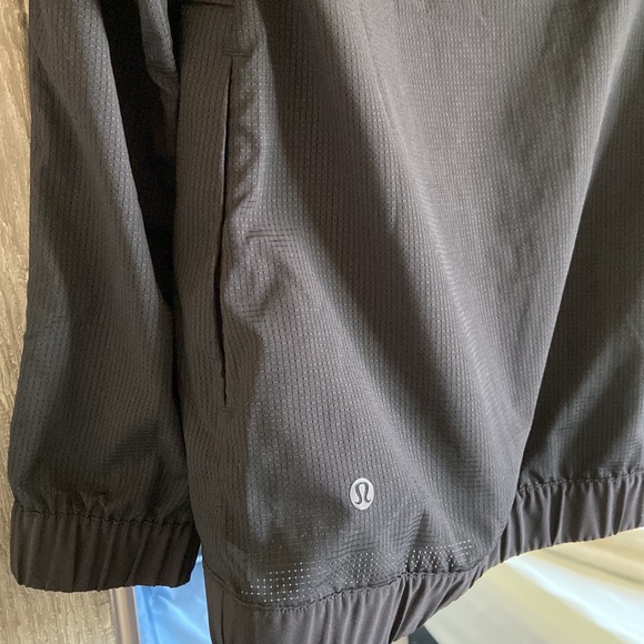 NWOT Lululemon Lightweight Half Zip - Picture 3 of 5
